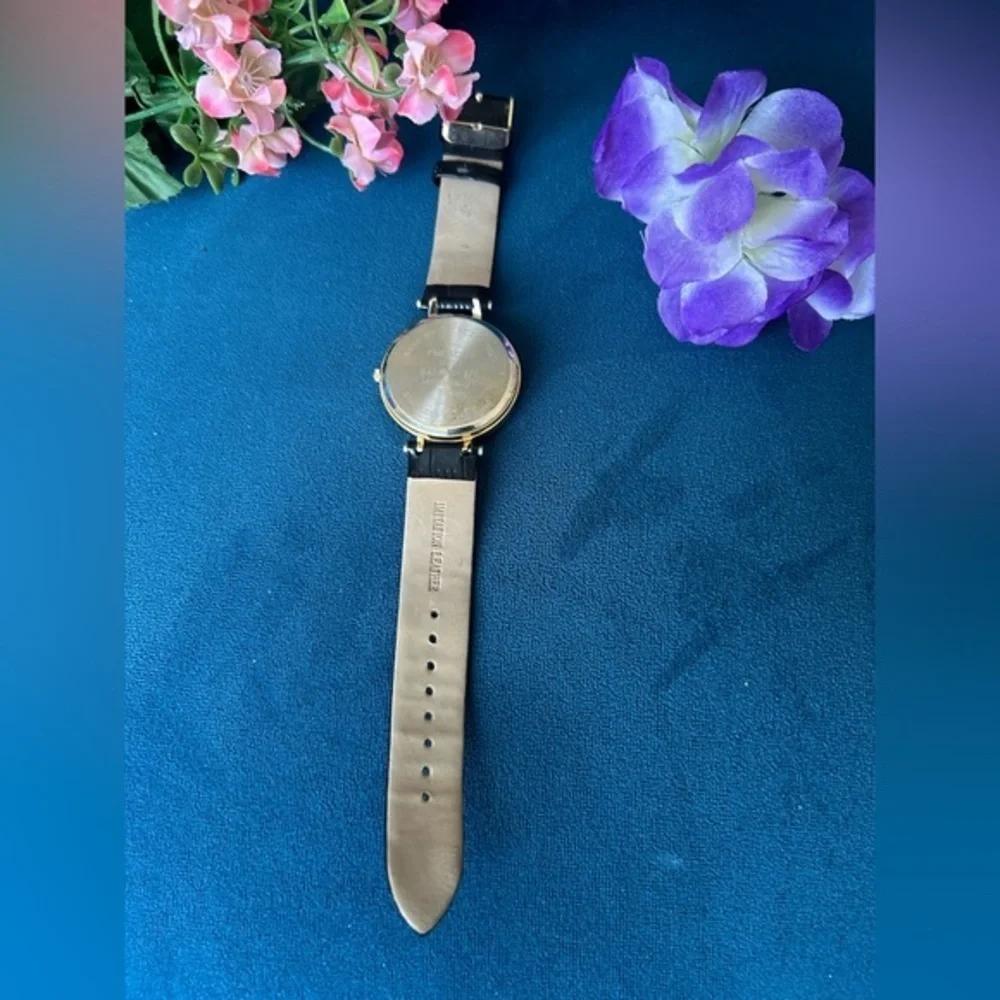 ✨NEW NWOT Elegant Black Classic faux Leather Strap Watch